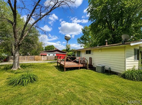 Tiny photo for 711 Ellis Street, Elsberry, MO 63343 (MLS # 26028450)