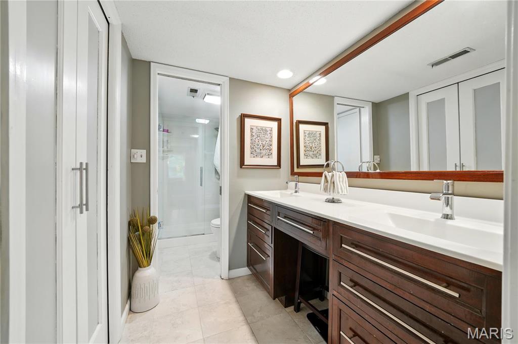 Kirkwood, Missouri 63122, United States, 2 Bedrooms Bedrooms, ,2 BathroomsBathrooms,Residential,Active,144853