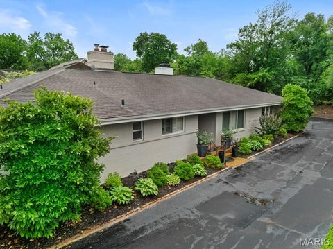 Photo of 15 Glen Creek Lane, Ladue, MO 63124 (MLS # 26036826)