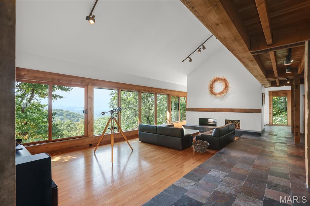 1602 Wolf Trail Road