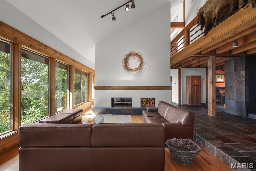 1602 Wolf Trail Road