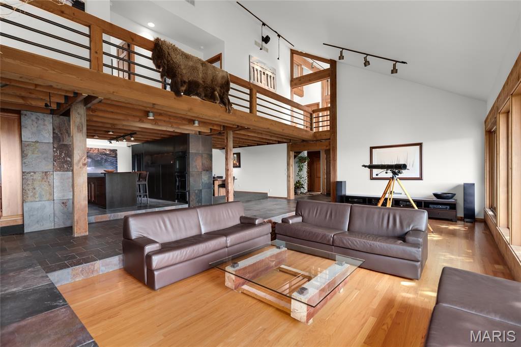 1602 Wolf Trail Road