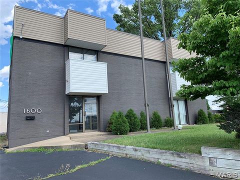 1600 N Warson Road St Louis MO 63132