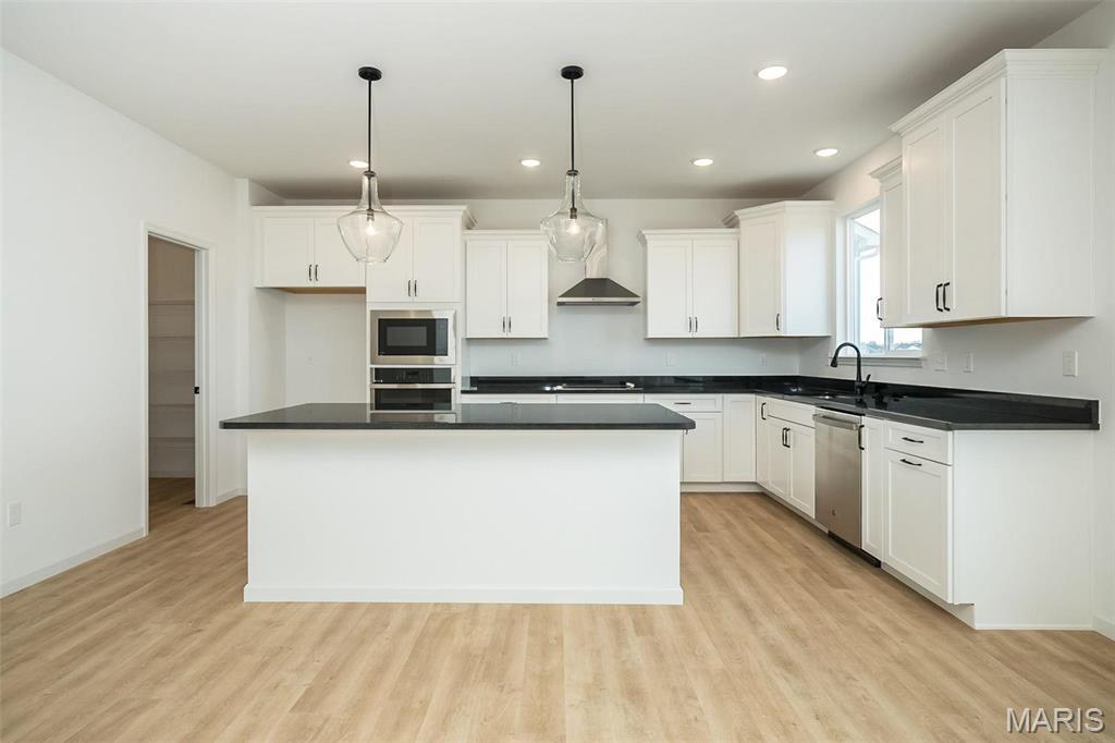 Majestic Lakes - Residential