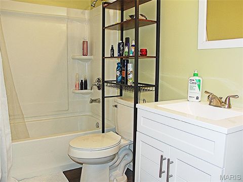 Tiny photo for 850 Ivy Trace Trce, Ballwin, MO 63021 (MLS # 26025240)