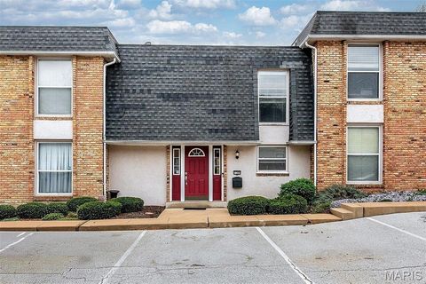 Photo of 1169 Rue La Ville Walk #1169, Creve Coeur, MO 63141 (MLS # 26019851)