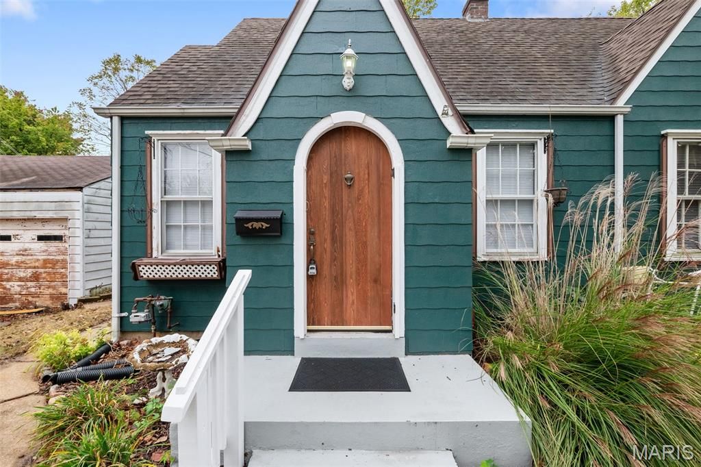 Photo of 2418 Petrova Avenue, Jennings, MO 63136 (MLS # 25073549)