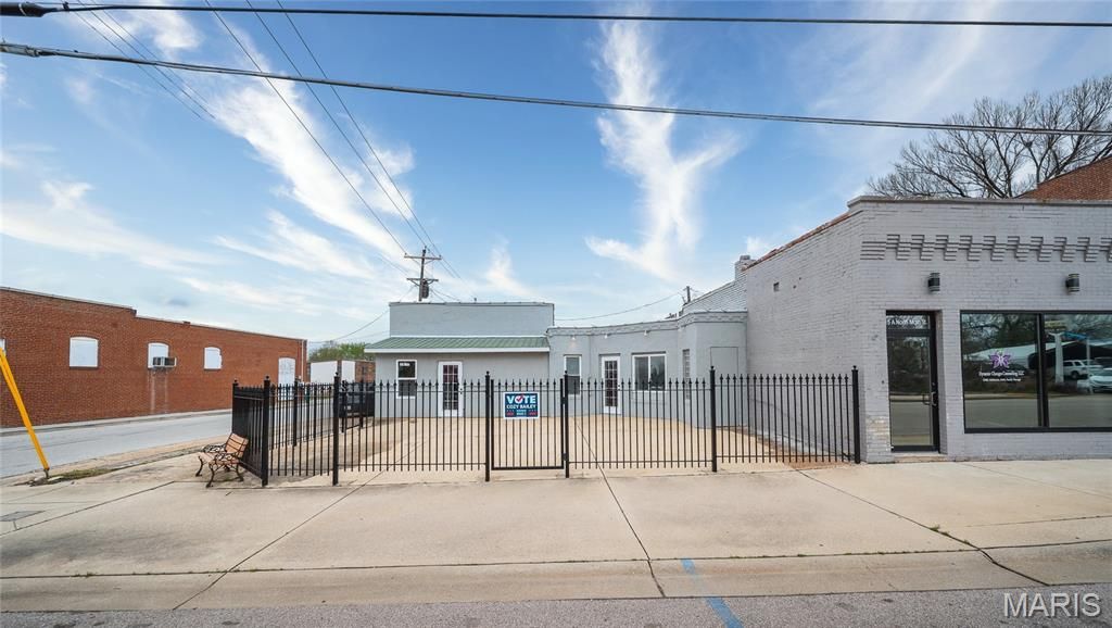 Photo of 5 N Main Street, St Clair, MO 63077 (MLS # 26020262)