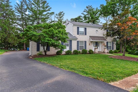 Photo of 954 Chartrand Drive, Ballwin, MO 63011 (MLS # 26047413)