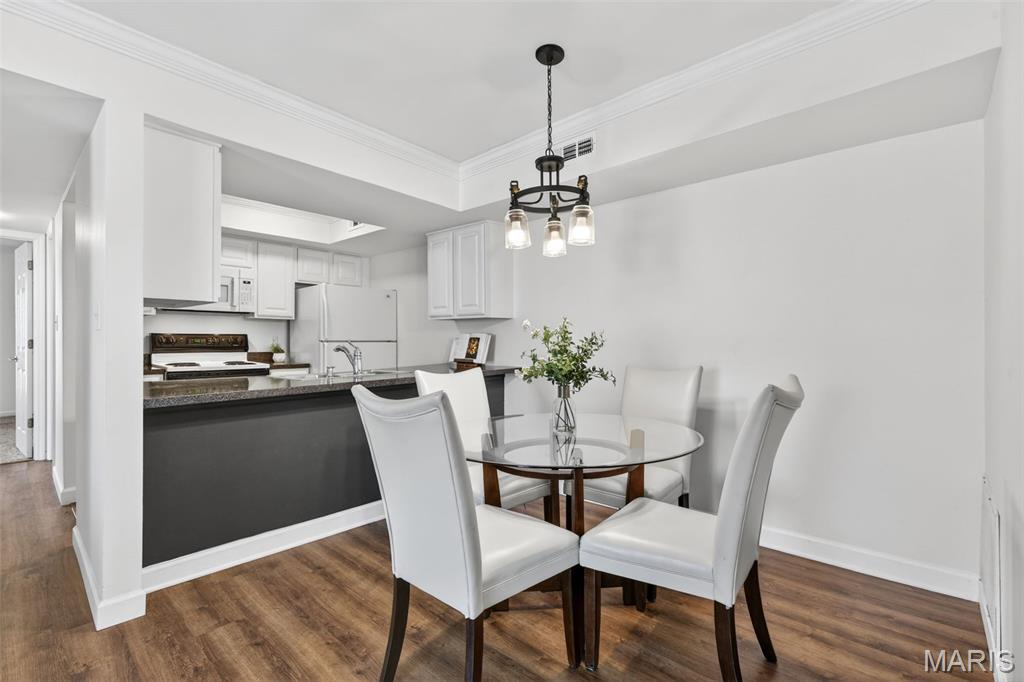 Geyer Place Condo - Residential