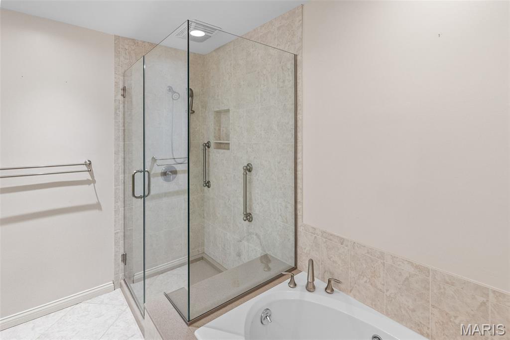 Baywood Villages Condo Ph Two - Residential