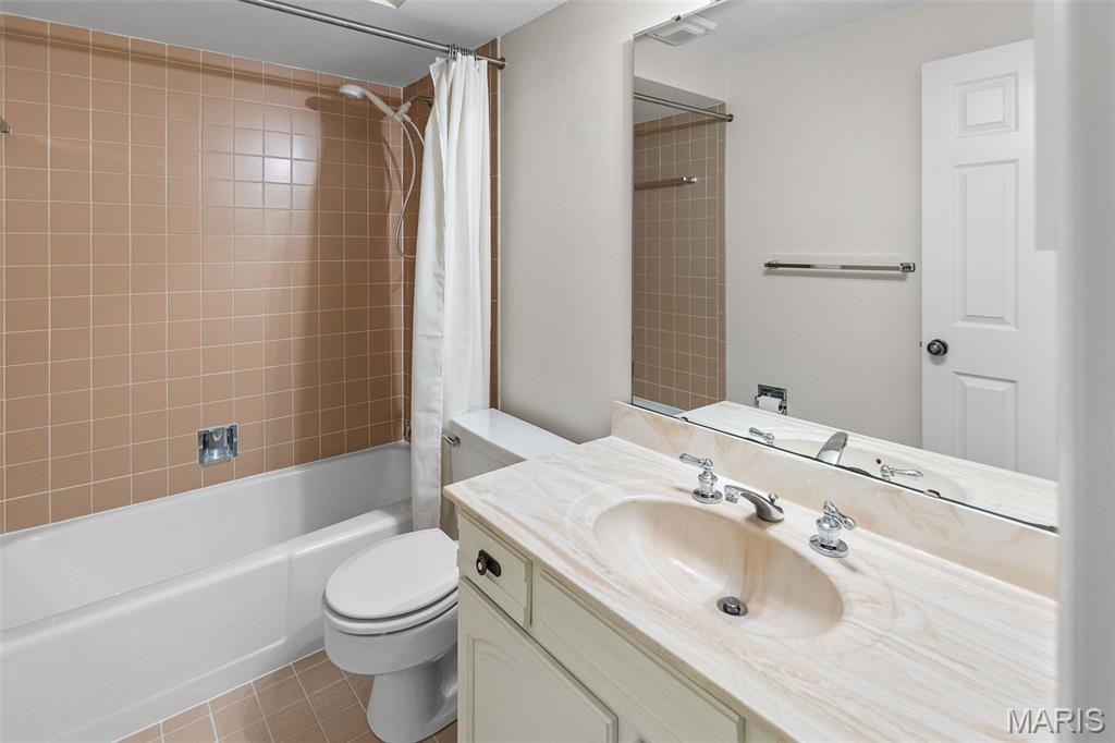 Baywood Villages Condo Ph Two - Residential