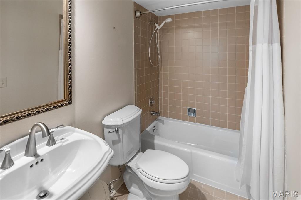 Baywood Villages Condo Ph Two - Residential