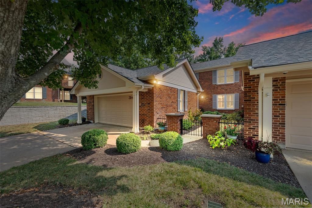 Baywood Villages Condo Ph Two - Residential