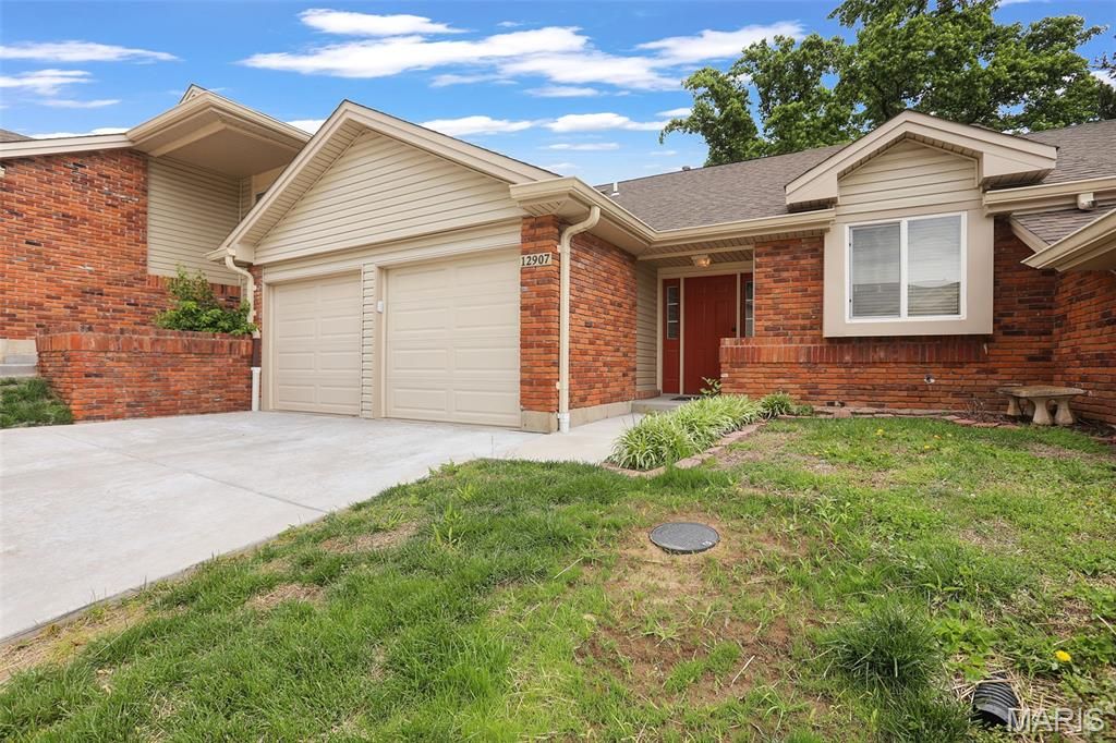 Photo of 12907 Springdale Village Drive, Unincorporated, MO 63146 (MLS # 26028858)