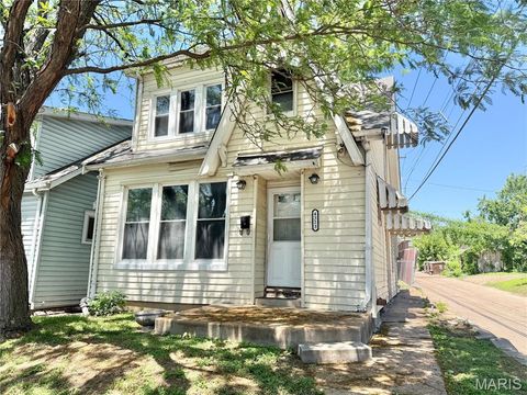 Photo of 4323 Bingham Avenue, St Louis, MO 63116 (MLS # 26030039)