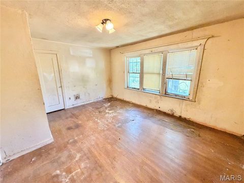 Tiny photo for 4323 Bingham Avenue, St Louis, MO 63116 (MLS # 26030039)