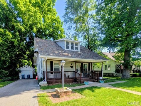 Photo of 2624 Watalee Street, Alton, IL 62002 (MLS # 26036410)