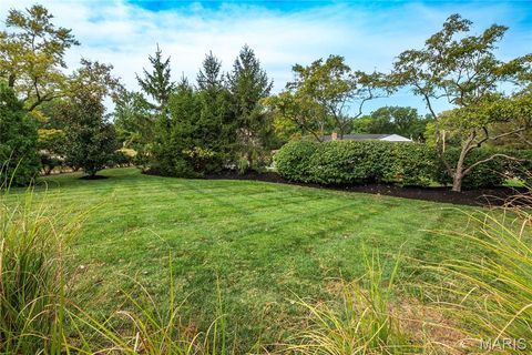 Tiny photo for 28 Ladue Meadows Meadows, Creve Coeur, MO 63141 (MLS # 25071835)