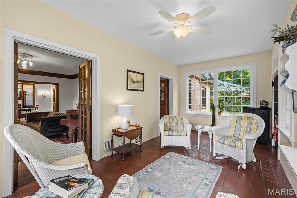 445 Algonquin Place