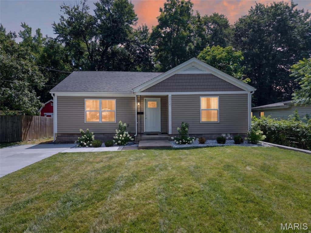 Photo of 2302 N 5th Street, St Charles, MO 63301 (MLS # 26041967)
