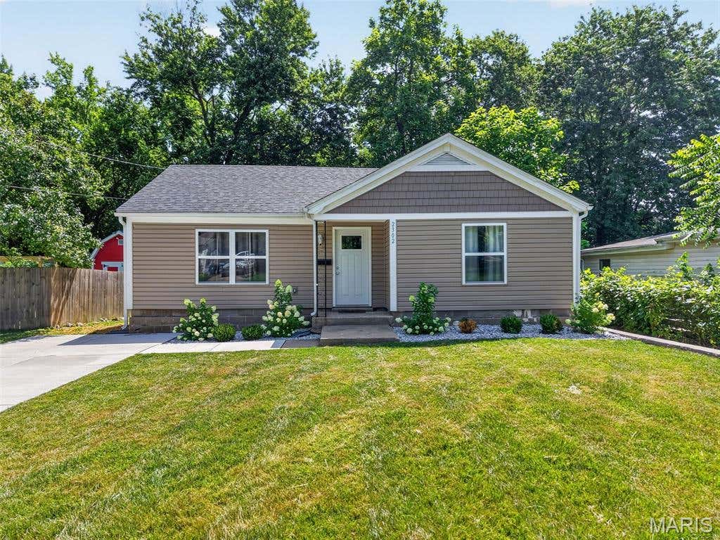 Photo of 2302 N 5th Street, St Charles, MO 63301 (MLS # 26041967)