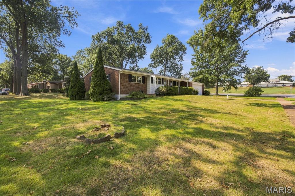Photo of 530 Mid Meadows Lane, Kirkwood, MO 63122 (MLS # 26059412)