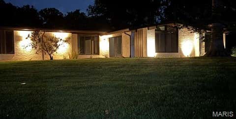 Photo of 401 Andover Lane, Ballwin, MO 63011 (MLS # 26051242)