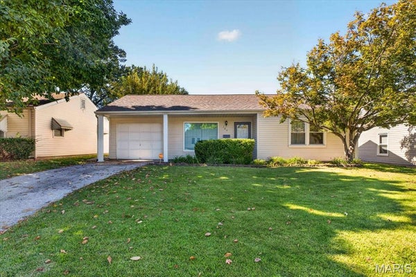 165 BRACKLEIGH LN, FLORISSANT, MO 63031 - Image cf0c8c10d5e8de931ea5ff64befe13bb/1227449686