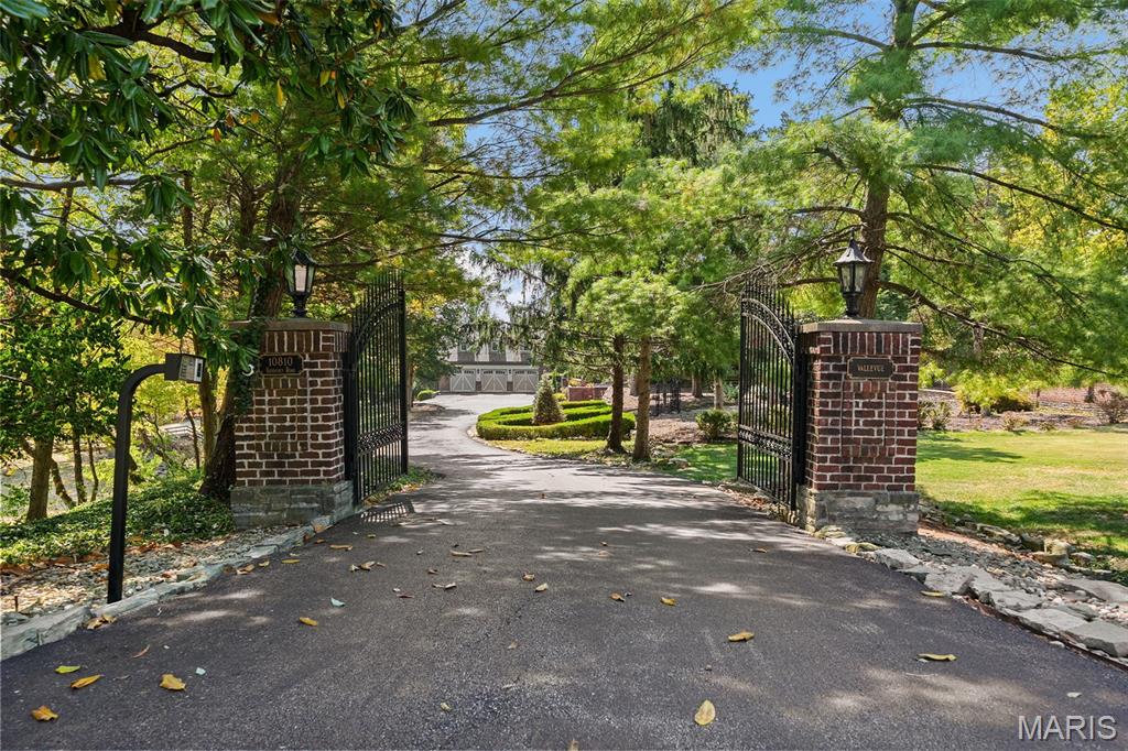 Sunset Crest Lt 8 & Edward Weidlich Estate - Residential