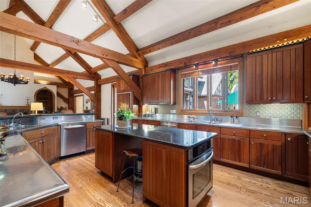 Sunset Crest Lt 8 & Edward Weidlich Estate - Residential