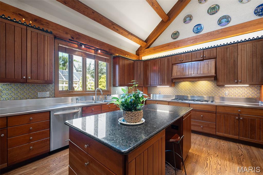 Sunset Crest Lt 8 & Edward Weidlich Estate - Residential