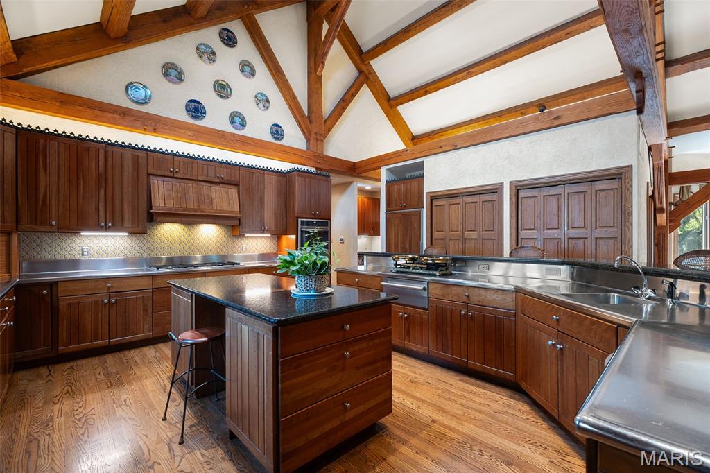 Sunset Crest Lt 8 & Edward Weidlich Estate - Residential