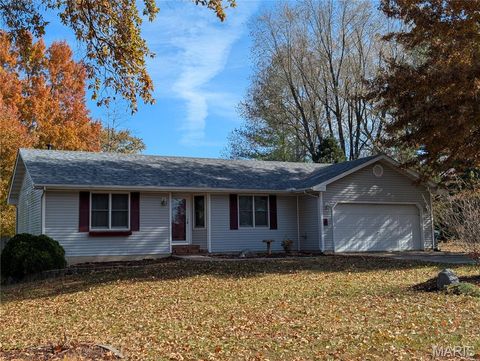 Photo of 995 Holiday Point Parkway, Edwardsville, IL 62025 (MLS # 26016831)