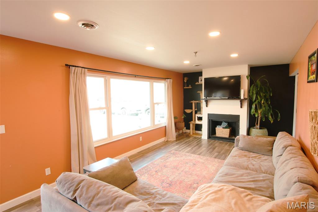 128 State Highway 100