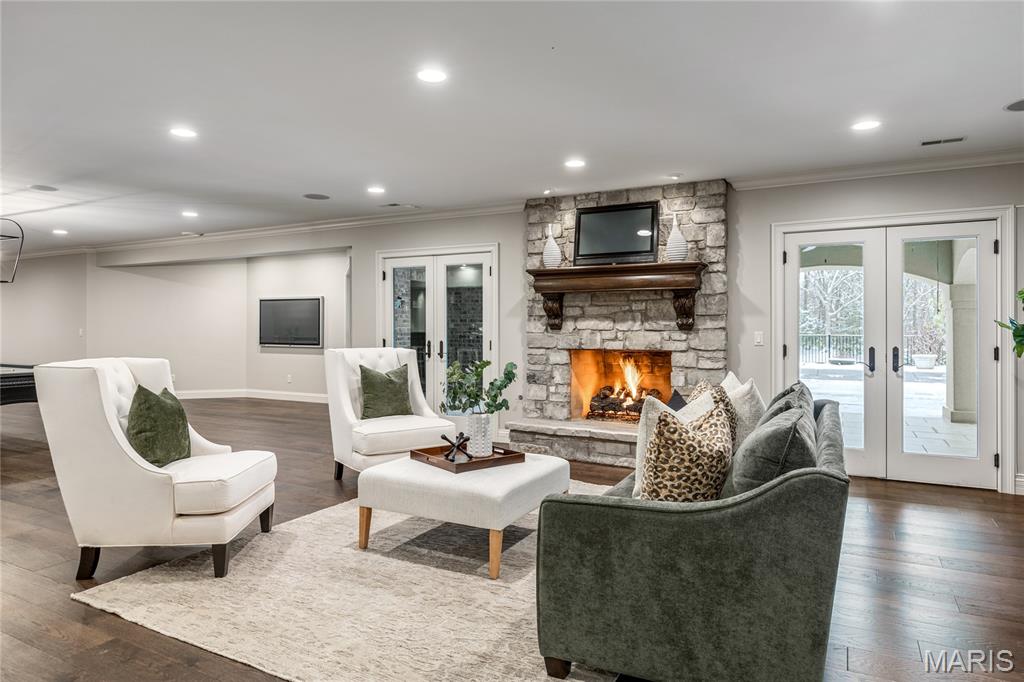 Town & Country Manor - Residential