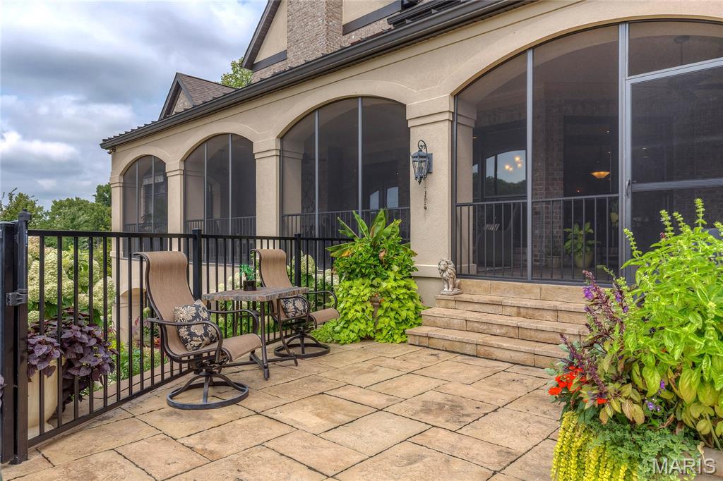 Town & Country Manor - Residential