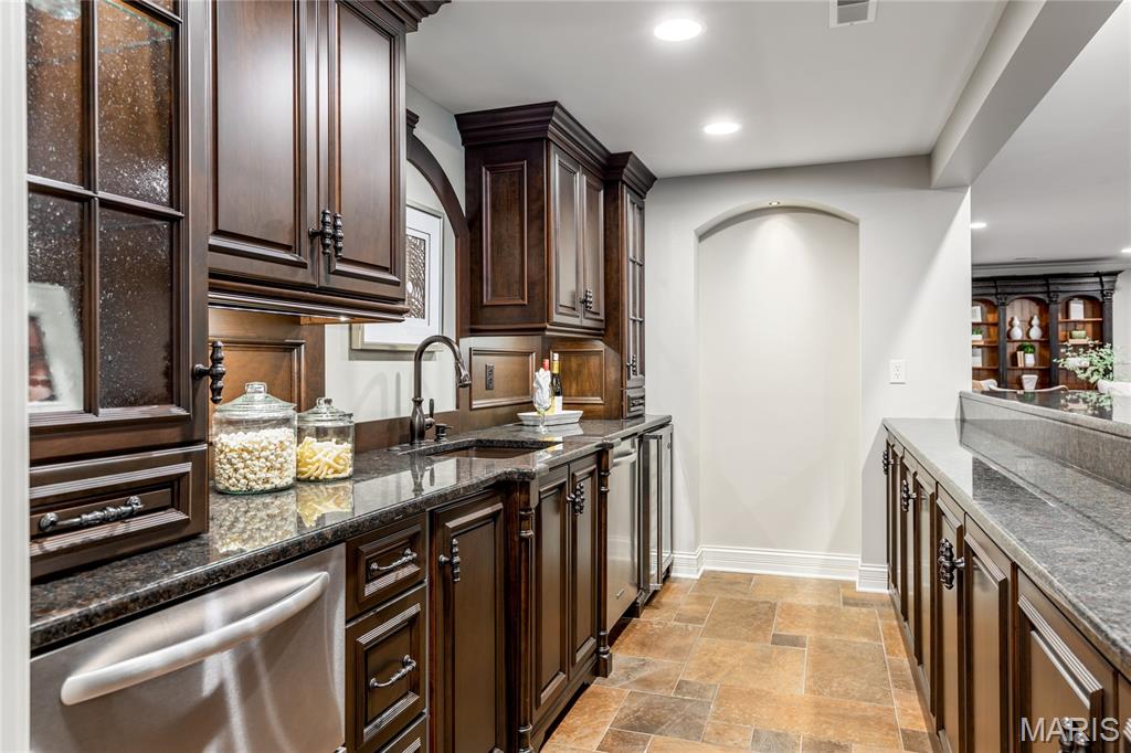 Town & Country Manor - Residential