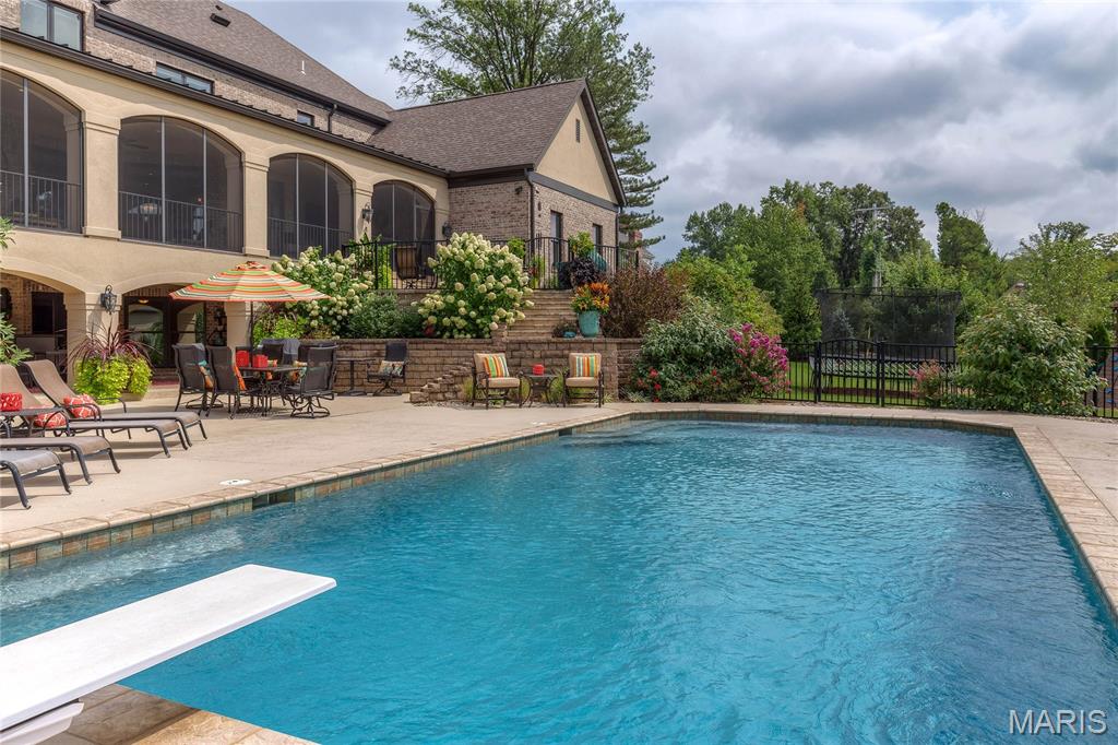 Town & Country Manor - Residential