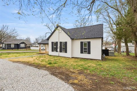 Tiny photo for 1020 W Cherry Street, Troy, MO 63379 (MLS # 26019965)