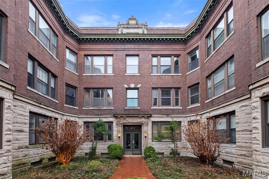 Photo of 377 N Taylor Avenue #3N, St Louis, MO 63108 (MLS # 26012493)