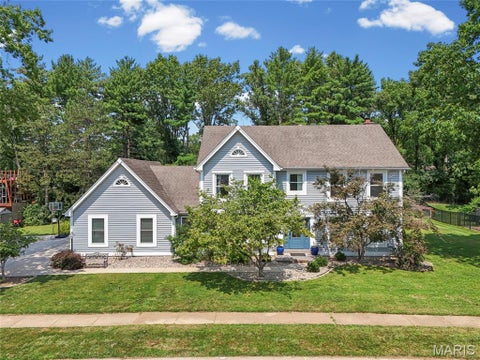 Photo of 243 W Manor Drive, Chesterfield, MO 63017 (MLS # 26052033)