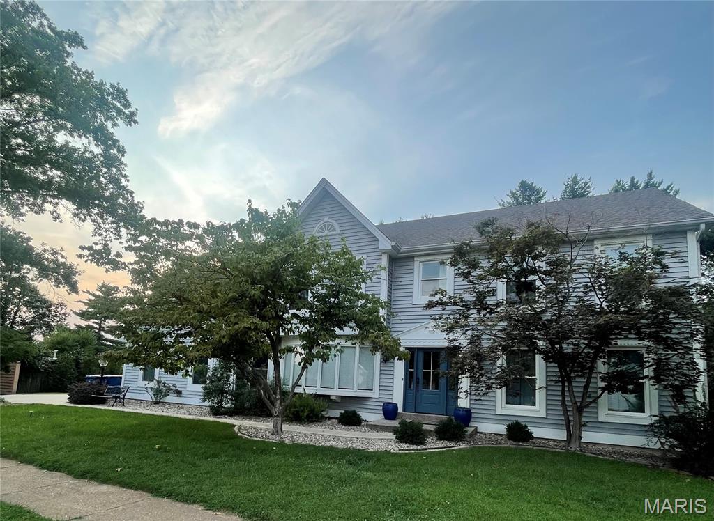 Photo of 243 W Manor Drive, Chesterfield, MO 63017 (MLS # 26052033)