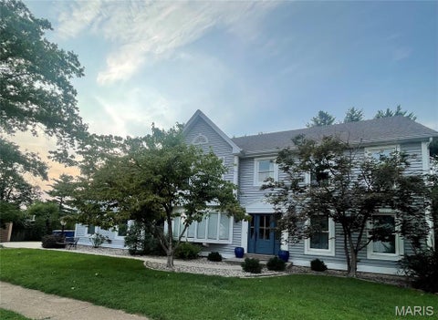 Photo of 243 W Manor Drive, Chesterfield, MO 63017 (MLS # 26052033)