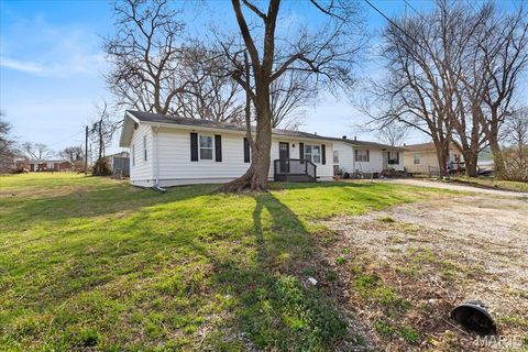Tiny photo for 413 N 8th Street, Bowling Green, MO 63334 (MLS # 26017361)