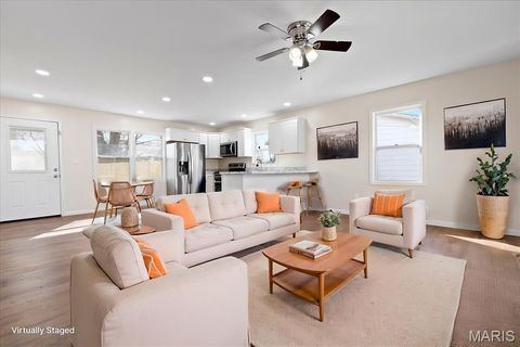 Tiny photo for 413 N 8th Street, Bowling Green, MO 63334 (MLS # 26017361)