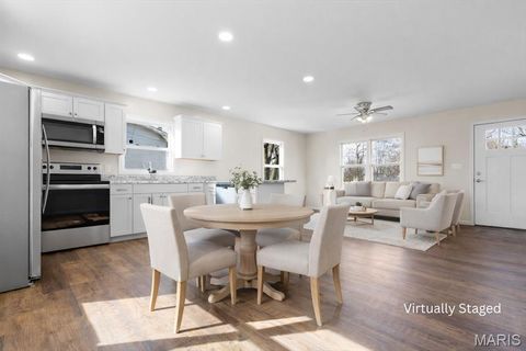 Tiny photo for 413 N 8th Street, Bowling Green, MO 63334 (MLS # 26017361)