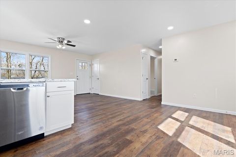 Tiny photo for 413 N 8th Street, Bowling Green, MO 63334 (MLS # 26017361)