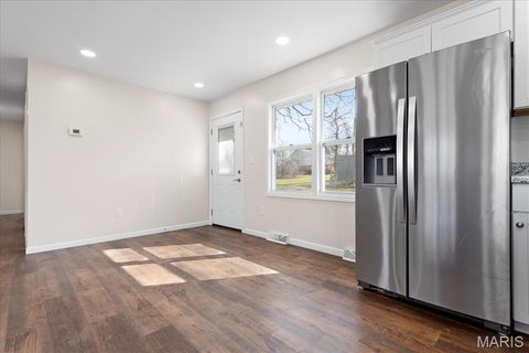 Tiny photo for 413 N 8th Street, Bowling Green, MO 63334 (MLS # 26017361)