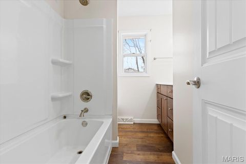 Tiny photo for 413 N 8th Street, Bowling Green, MO 63334 (MLS # 26017361)